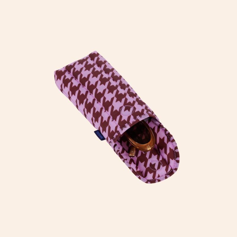 Baggu Puffy Glasses Sleeve - Pink Houndstooth