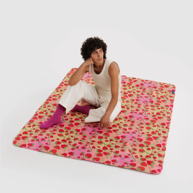 Baggu Puffy Picnic Blanket - Strawberry Blossom